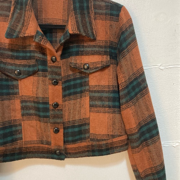 Flannel plaid crop - Picture 2 of 4